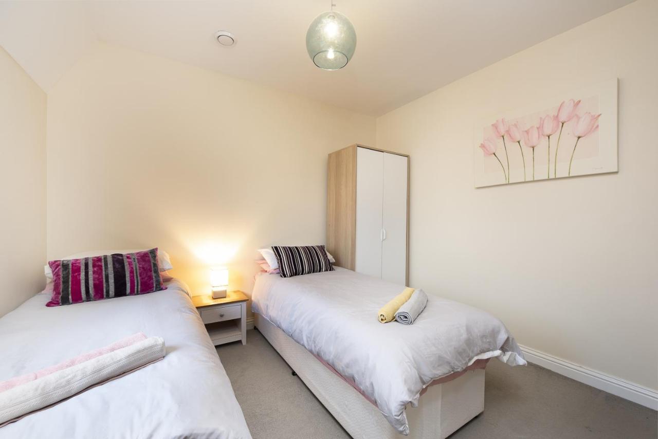 Inaras Place Aylesbury  Eksteriør billede