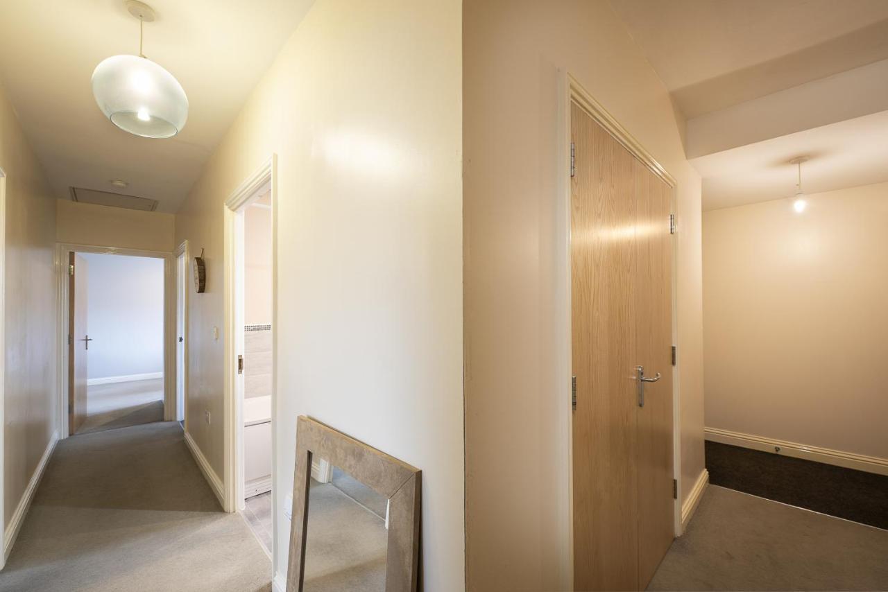 Inaras Place Aylesbury  Eksteriør billede